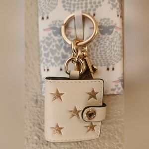 NWOT Coach Rowan White w Gold Stars & Keychain/Clip Photo Book Bag Charm